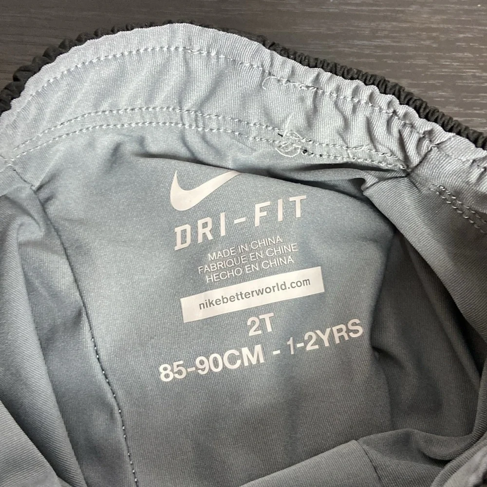 Nike - Picture 6 of 8